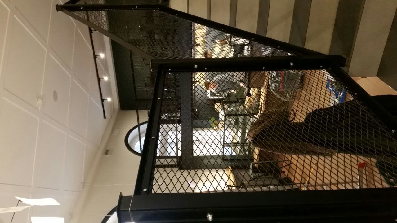 Интерьер из сетки металлической